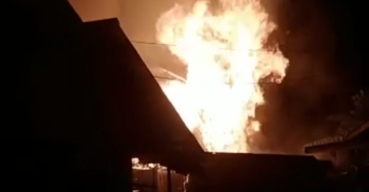 3 Bangunan Dilalap Si Jago Merah di Loa Janan Ilir