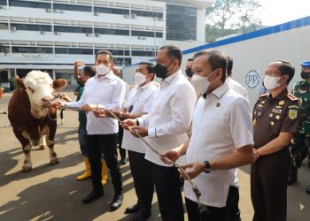 JAKSA AGUNG MEMBERIKAN SAMBUTAN PADA ACARA PENYERAHAN HEWAN KURBAN