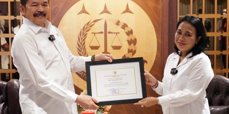 Jaksa Agung ST Burhanuddin Raih Penghargaan atas Pemberian Akses Perempuan dan Anak dalam Penegakan Hukum