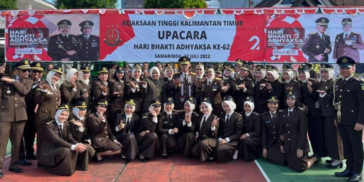 Melanjutkan Agenda Perayaan Hari Bhakti Adhayaksa, Kejati Kaltim Menggelar Upacara Bertema Kepastian Hukum, Humanis menuju Pemulihan Ekonomi