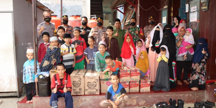 Jajaran Kepolisian di Samarinda Berikan Bantuan Sembako kepada Panti Asuhan