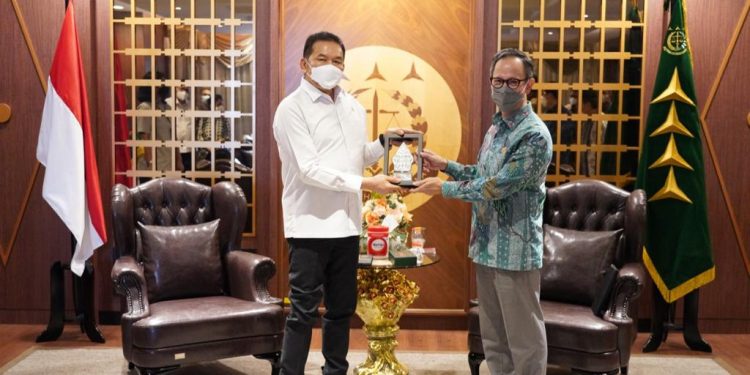 Silaturahmi Jaksa Agung dan Ketua DK OJK Dalam Rangka Penguatan Kelembagaan