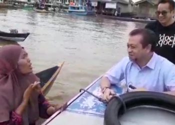 Kunjungi Pasar Terapung, Wagub Kaltim Pun Berpantun Sebagai Bentuk Pelestarian Adat “Tingkilan”