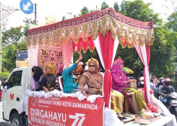 Antusias Masyarakat Memadati Rute Pawai Pembangunan